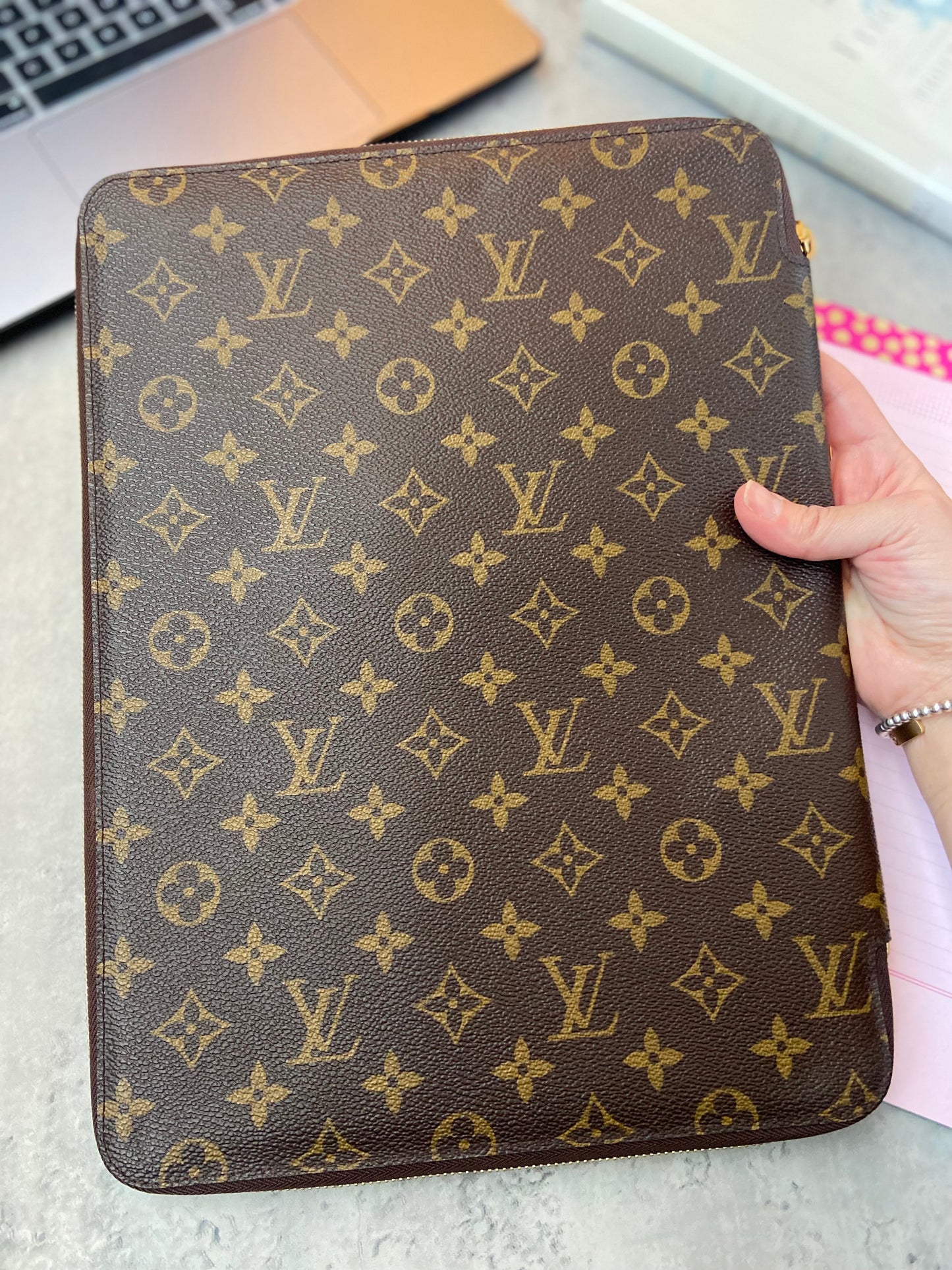 LV ZIPPED COVER GM