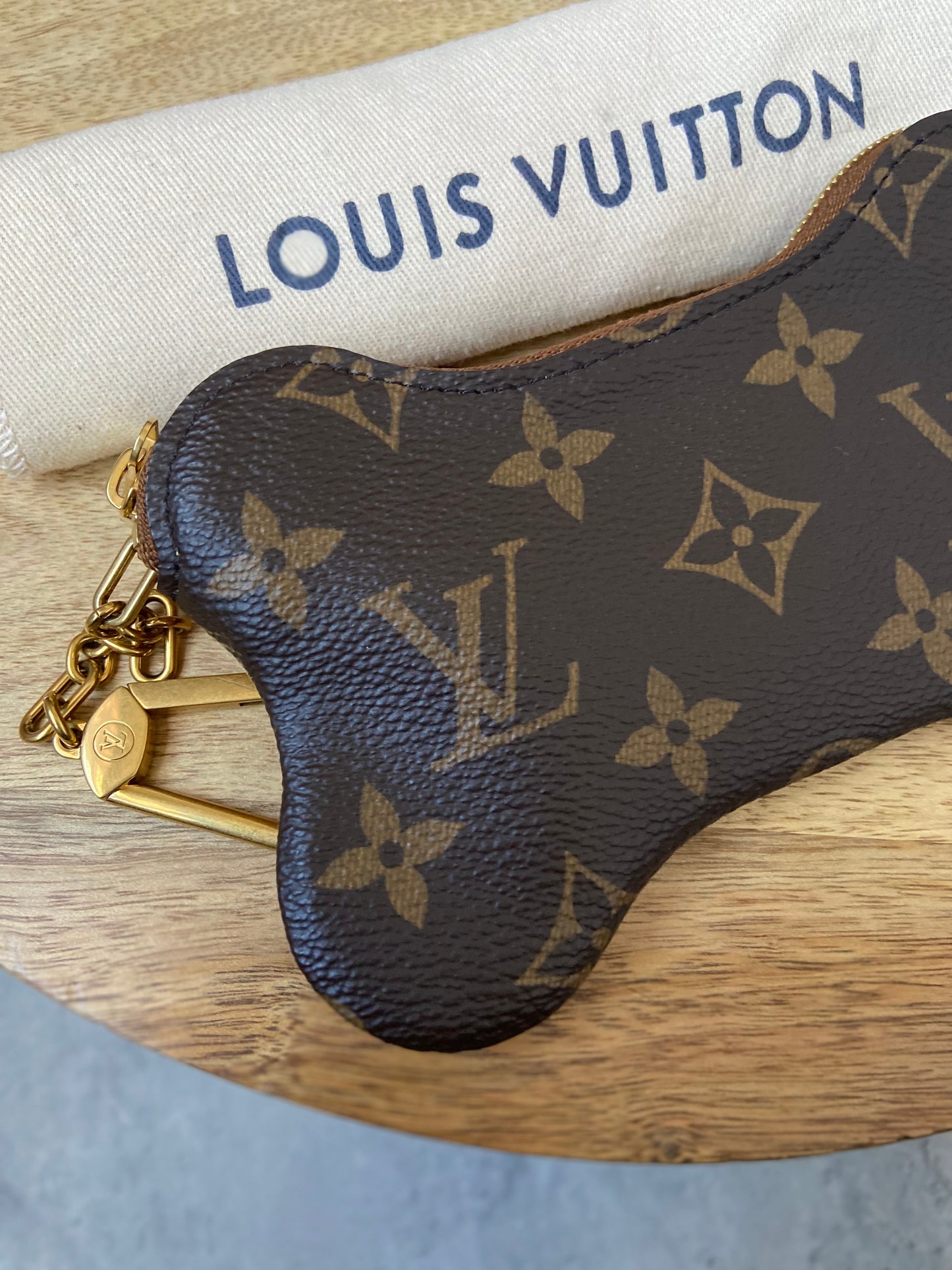 LV Bone Key Pouch