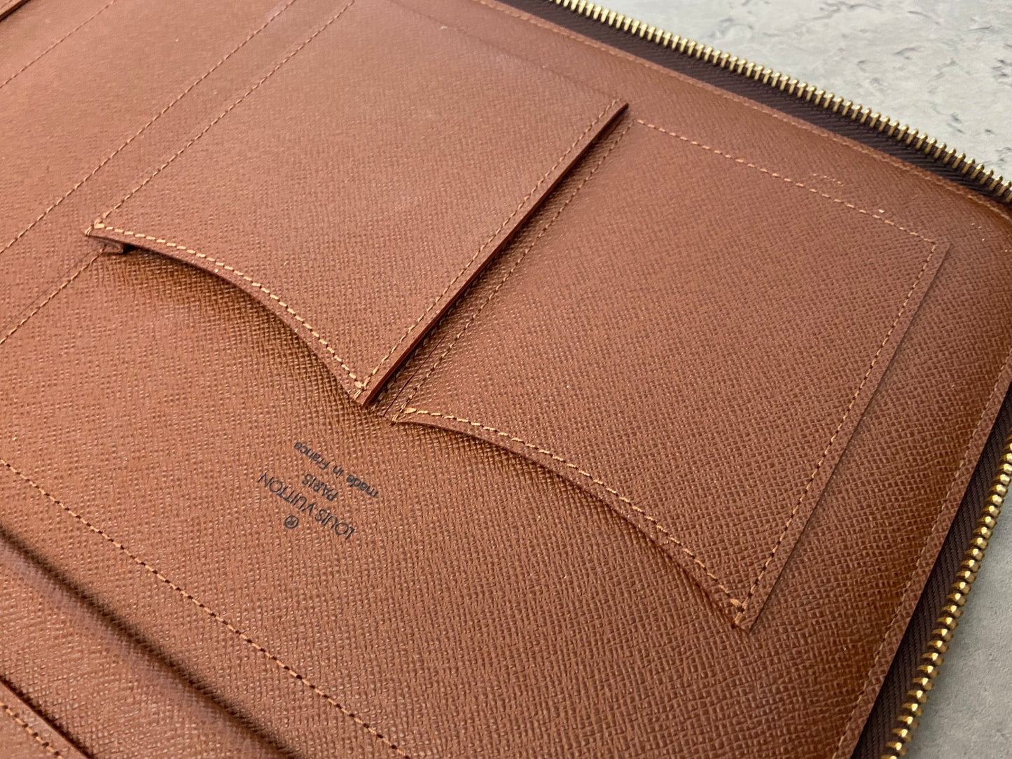 LV ZIPPED COVER GM